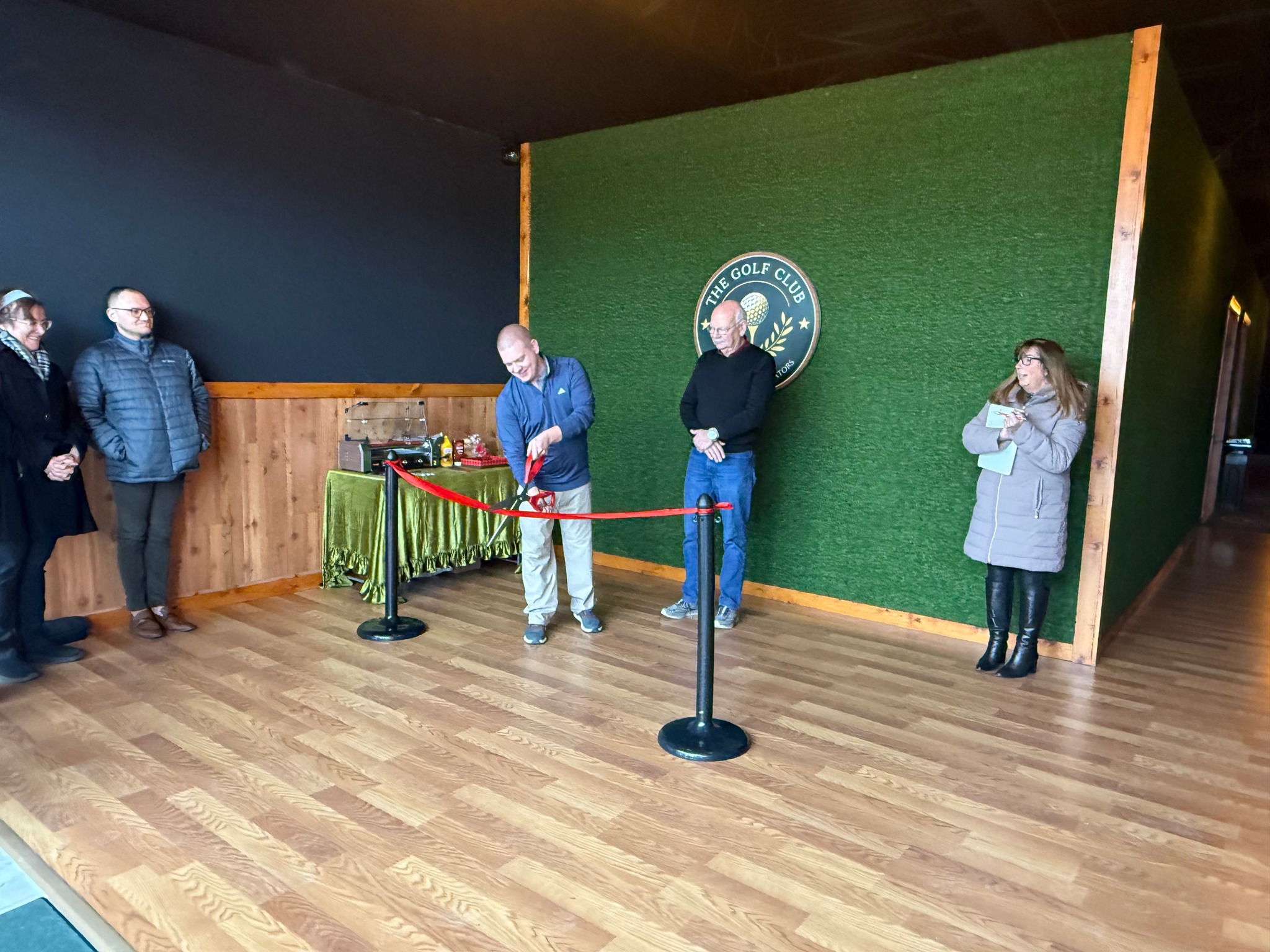 New Golf Simulator Brings 24/7 Tee Times to Angola